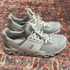 On Women’s Cloudswift in Glacier|White Size 8- worn ONCE! Like new condition.